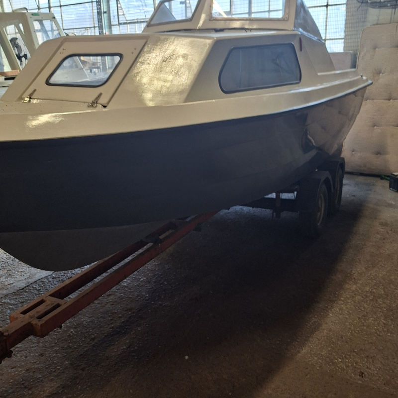 Fame Domino Cabin Boat – Mercury 25hp – Twin Axle Trailer