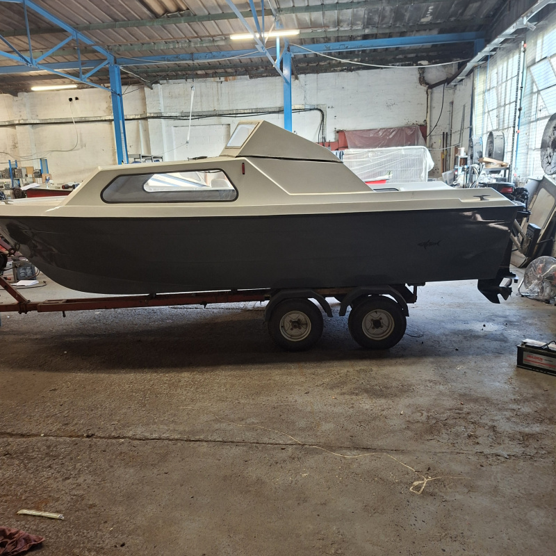 Fame Domino Cabin Boat – Mercury 25hp – Twin Axle Trailer