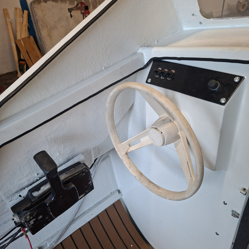 Fame Domino Cabin Boat – Mercury 25hp – Twin Axle Trailer